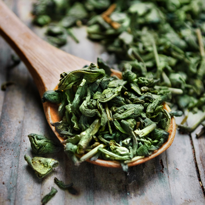 6 Beauty Benefits of Drinking Green Tea